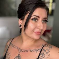 With that sun-kissed glow & our cute glasses, @thisisthandie took the most  beautiful selfie ever. And we're impatiently waiting for some more to  decorate our feed with awesomeness. . . . #specscart #