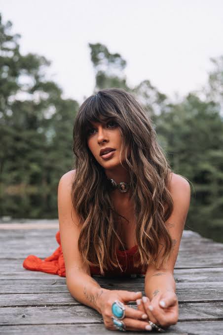 ELLA LANGLEY RETURNS WITH DYNAMIC AND SOARING NEW SINGLE “NEVER MET ANYONE  LIKE YOU (FEAT. HARDY)” – R o c k 'N' L o a d