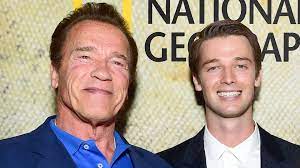 Arnold schwarzenegger zeigt sich sichtlich stolz auf seinen jüngsten sohn. So Nah Stehen Sich Arnold Schwarzenegger Und Sohn Patrick Promiflash De