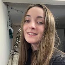 Lisa Retzer's Instagram, Twitter & Facebook