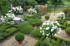 Harpur Garden Images Ousden149 Formal Courtyard Garden Parterre Of Low Box Buxus Hedge Symmetry Symmetrical Box Parterre Garden Boxwood Garden Garden Images