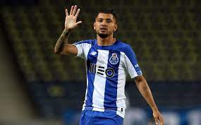 Es internacional absoluto con la selección de fútbol de méxico. Tecatito Corona Y Sus Numeros De Una Temporada De Ensueno Con El Porto Mediotiempo