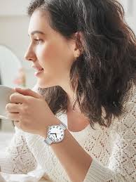 XIRUVE Damen Herren Gut Lesbar 43mm Gehäuse mit Große Ziffern Weißes  Zifferblatt Edelstahl Zugarmband Analog Quarz Armbanduhr : Amazon.de:  Fashion