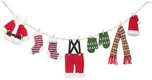 Malgre L Absence De Lumieres Cette Amusante Guirlande De Noel Ressemble A Une Corde A Linde Ou Le Pere Noel A Fa Guirlande Noel Decoration Guirlande Guirlande