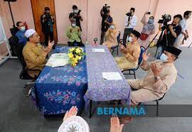 Islam turun menjadi suatu agama dan menjadi suatu agama membutuhkan proses yang panjang, selain itu agama ini juga memiliki. Moh Kita On Twitter Berita Terkini Muhammad Razif Mohd Nasir Dan Fatin Nabilah Hussain Menjadi Pasangan Pertama Bernikah Di Pejabat Agama Islam Daerah Ipoh Ketika Dalam Tempoh Pkp Yang Nak Bernikah Dalam