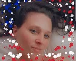 Laura Pelfrey's Instagram, Twitter & Facebook