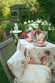 Peaceful I Keep Seeing These Bold Florals At Thrift Shops And Wonder How I Can Use This Cheap Fabric Tea Party Garden English Country Gardens Cottage Garden
