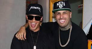 El amante hace parte del álbum fenix de nicky jam el cual está disponible en Daddy Yankee Y Nicky Jam Cantan En Times Square Su Nuevo Exito Muevelo