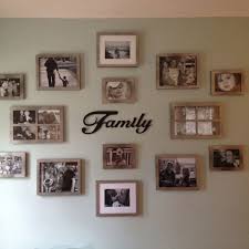 Add interest with antique frames Amazing 20 Arrangement Ideas For Your Family Photos Https Kidmagz Com 20 Arrangement Ideas For Y Family Gallery Wall Family Pictures On Wall Room Wall Decor