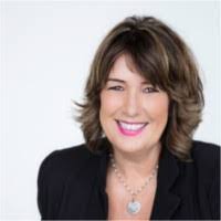 Karen Jay's Instagram, Twitter & Facebook