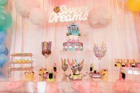 Candyland cake while reader pen perez from berkeley, california, makes this stunning cake for her children's birthdays, we think it would be a fabulous addition to any candyland christmas tablescape. Candyland Themed Quinceanera Mi Padrino