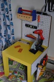 Ein Kleiner Ikea Tisch Der Noch So Viel Mehr Kann Freundin De Ikea Tisch Werkbank Kinder Kinder Werkzeugbank