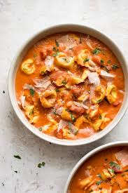 This Creamy Tomato Tortellini Soup Is Sure To Be A Hit With Your Family It S The Perfect Winter Tomato Tortellini Soup Easy Tomato Soup Recipe Tortellini Soup