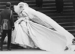 Check spelling or type a new query. Prinzessin Dianas Brautkleid Wird Nach 40 Jahren Erstmals Der Offentlichkeit Gezeigt Vogue Germany