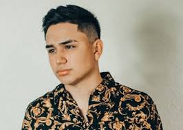 URIEL BARRERA EL JOVEN CANTAUTOR Y SENSACION VIRAL CON 35 MILLONES DE  REPRODUCCIONES GLOBALES PRESENTA SU ALBUM "CASI ALGO"