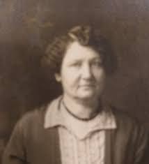 Emma Henning's Instagram, Twitter & Facebook