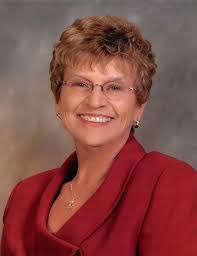 Lynn Walton's Instagram, Twitter & Facebook