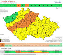 Na radaru lze poznat i výskyt krupobití (označeno bílou barvou). 5q2x6qbbvoilpm