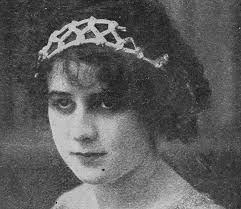 63 Heart-Pounding Facts About History's Most Messed Up Love Stories