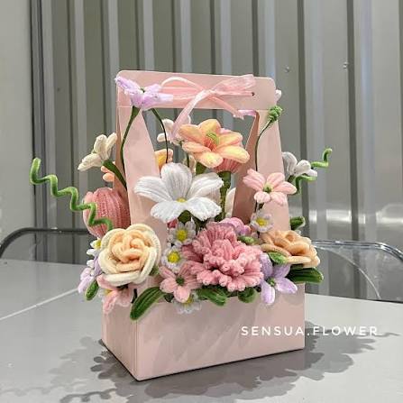 𝘔𝘢𝘯𝘨 𝘵𝑎̣̆𝘯𝘨 𝘦𝘮 𝘮𝑜̣̂𝘵 𝘬𝘩𝘶 𝘷𝑢̛𝑜̛̀𝘯 𝘯𝘩𝑜̉… Như nói với  em lời tỏ tình mộc mạc, chân thành cho người con gái yêu kiều và tinh tế.  Bạn đã sẵn sàng tỏ