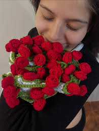 Presumiéndoles esta preciosa mantita de rosas amarillas, amé hacerla,  disfruté hacer cada puntada que tejí con mucho amor! 🥰