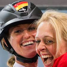 Junge Wilde feiern mit Springreiter-Team den CHIO-Hattrick