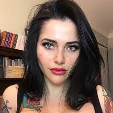 Ashely William's Instagram, Twitter & Facebook