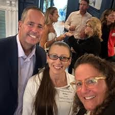 Stephanie Bellard's Instagram, Twitter & Facebook