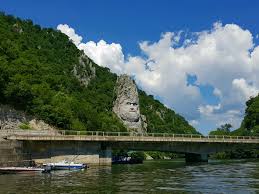 Acest traseu include vizitarea grotei veterani și peștera ponicova. Plimbari Cu Barca Cazanele Dunarii Services Facebook