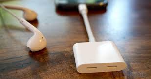 Review Belkin S New Lightning Adapter Lets You Charge Iphone 7 And Listen W Headphones At The Same Time 9to5mac
