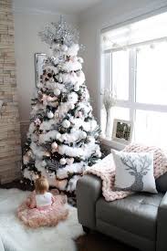 Our christmas living room decor this year is festive, colorful and sophisticated! 90 Modern Christmas Decoration Ideas That Are The Classic Blend Of Luxurious Sophistication Hike N Dip Elegant Christmas Decor White Christmas Decor Glam Christmas