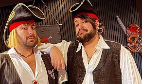 Check spelling or type a new query. Tiago Abravanel E Marido Viram Piratas E Abrem Portas Do Ape Para Festa Familiar Quem Quem News