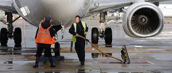 Puestos de trabajo en un aeropuerto — Escuela Superior Aeronáutica