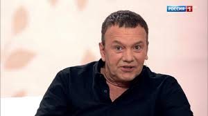 Последние новости и материалы по тегу: Aleksandr Naumov Priznalsya Chto Predal Familiyu Otca