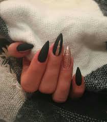 Diseños de uñas para hombres. Howtodomakeup Manicura De Unas Unas Stiletto Cortas Disenos De Unas Mate