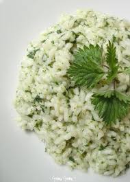 Il risotto alle ortiche è una ricetta particolarissima, molto raffinata, dal sapore sorprendentemente delicato. Risotto Alle Ortiche Ricetta