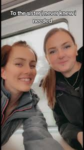 Emma Louise (@emmalealou)