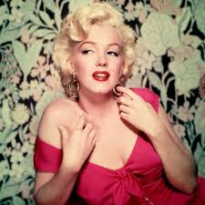 Norma jeane mortenson), в крещении но́рма джин бе́йкер (англ. Merilin Monro Idealnaya Zhenshina Ili Idealnaya Plastika Ya Pokupayu