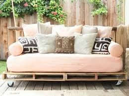 10 Decor Ideas To Make An Original Terrace Patio Outdoor Furniture Pallet Patio Furniture Pallet Patio Furniture Diy Diy Daybed