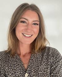 Dani Hansen's Instagram, Twitter & Facebook