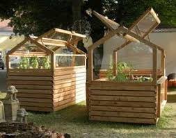 Hochbeet Und Gewachshaus In Einem Garten Hochbeet Garten Gewachshaus Garten