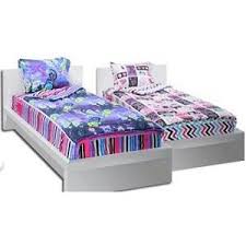 Zipit bedding is basically a fitted sheet and a comforter sewn into one easy to use item that allows kids to easily make the twin measures 38″ x 74″ full measures 53″ x 74″ queen measures 59″ x 79″. Zipit Bedding Reviews Too Good To Be True