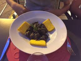 Teneri bocconcini di carne di cinghiale marinato a lungo nel vino e spezie poi cotto lentamente con polpa di pomodoro e olive. Cinghiale In Umido Con Olive Nere E Polenta Fritta Picture Of Locanda Delle Stelle Suvereto Tripadvisor