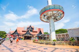 Sky tower ini terletak di tingkat 42 the shore shopping gallery bersamaan 163 meter dari paras laut. Tempat Menarik Di Melaka Waktu Malam Teamtravel My