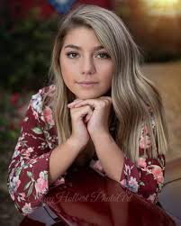 Cute senior pics with Taylin! . . #arkansasphotographer  #nwarkansasphotographer #ftsmithphotographer #seniorpictures  #seniorphotographer #seniorexperience #portraitphotographer  #portraitphotography #portrait #booneville #senioryearmagazine ...
