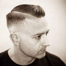 Razor Fade Executive Contour With Hard Part Coiffure Homme Old School Coiffure Homme Coiffures Pour L Ecole