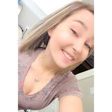 So apparently some watchers of love island reported Huda to CPS. I don't  care if you don't like Huda, or what side you're on. You messed with this  girl's child. That's not