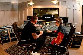 Professional online music mixing service for musicians, bands and artists worldwide. Award Winning Uk Music School Offers Free Music Production Online Courses Point Blank