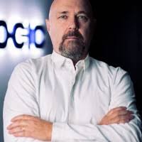 1300+ perfis com “Piloto”