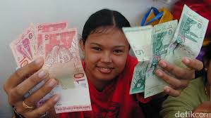 Namun kesan subsidi minyak kepada pengguna akan kerana harga minyak yang sudah meningkat dan juga kadar tukaran ringgit ke usd. Sempat Jadi Alat Tukar Utama Di Rupat Ringgit Mulai Digantikan Rupiah